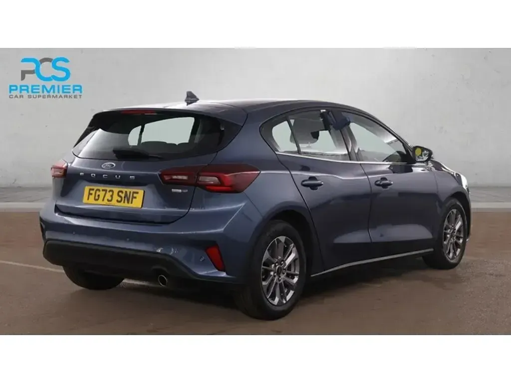 Used Ford Focus Titanium 100 HP (73 kW) 2023 Chrome blue (premium colour) Hatchback