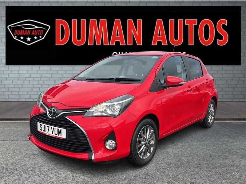Used Toyota Yaris 99 HP (72 kW) 2017 Red Hatchback