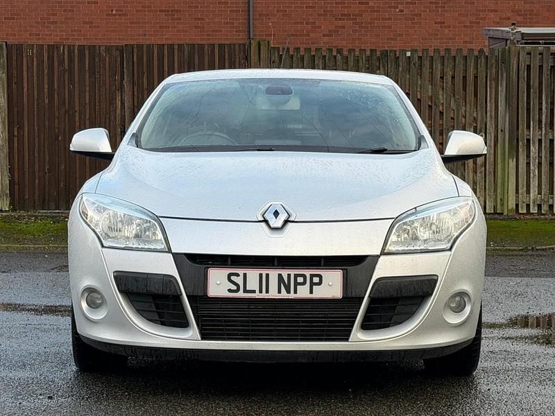 Used Renault Mégane Coupé Dynamique 2011 Silver Coupe