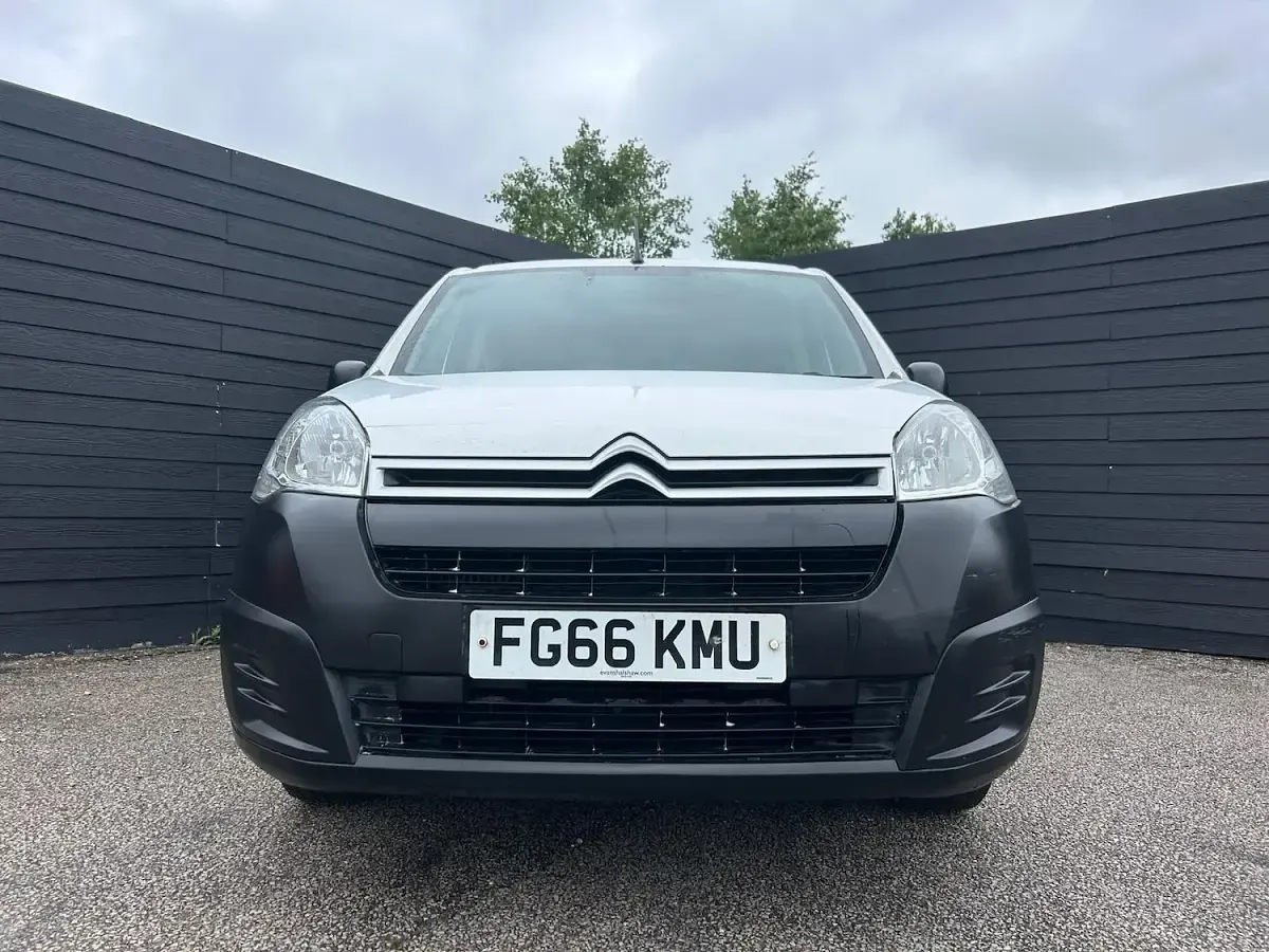 Used Citroën Berlingo 75 HP (55 kW) 2016 White MPV