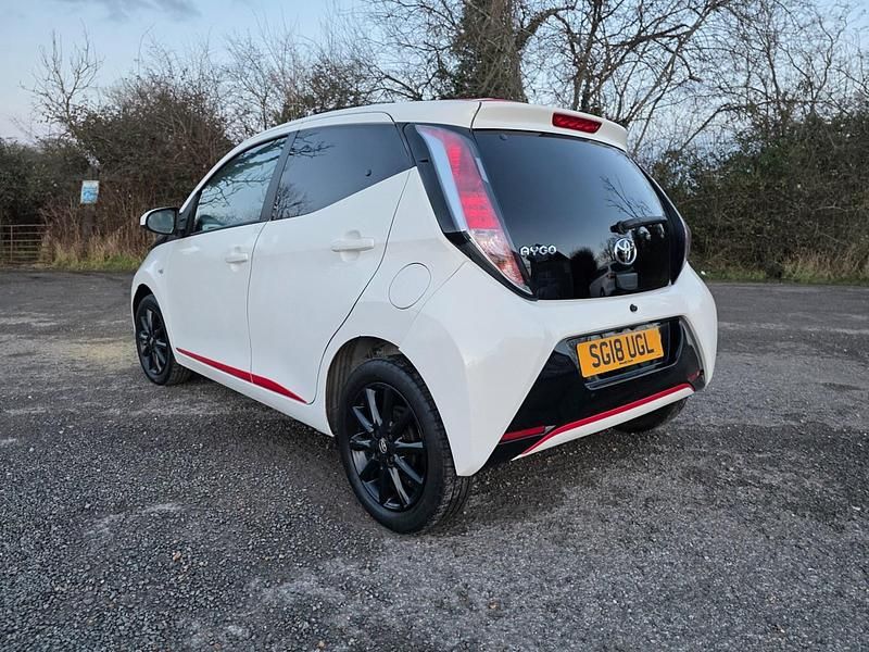 Used Toyota Aygo x-press 2018 White Hatchback