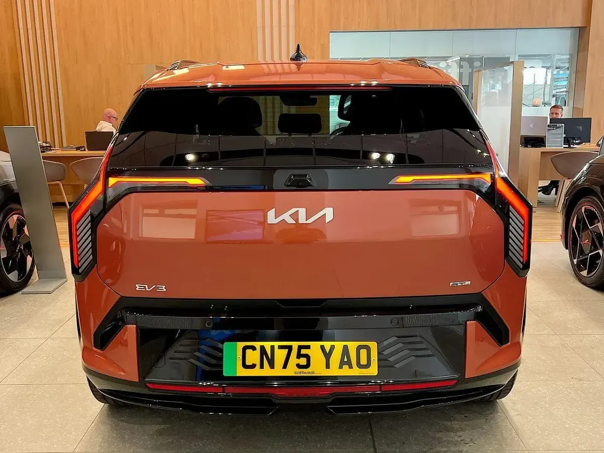 Used Kia EV3 GT-Line 147 kW (201 HP) 2025 Orange SUV