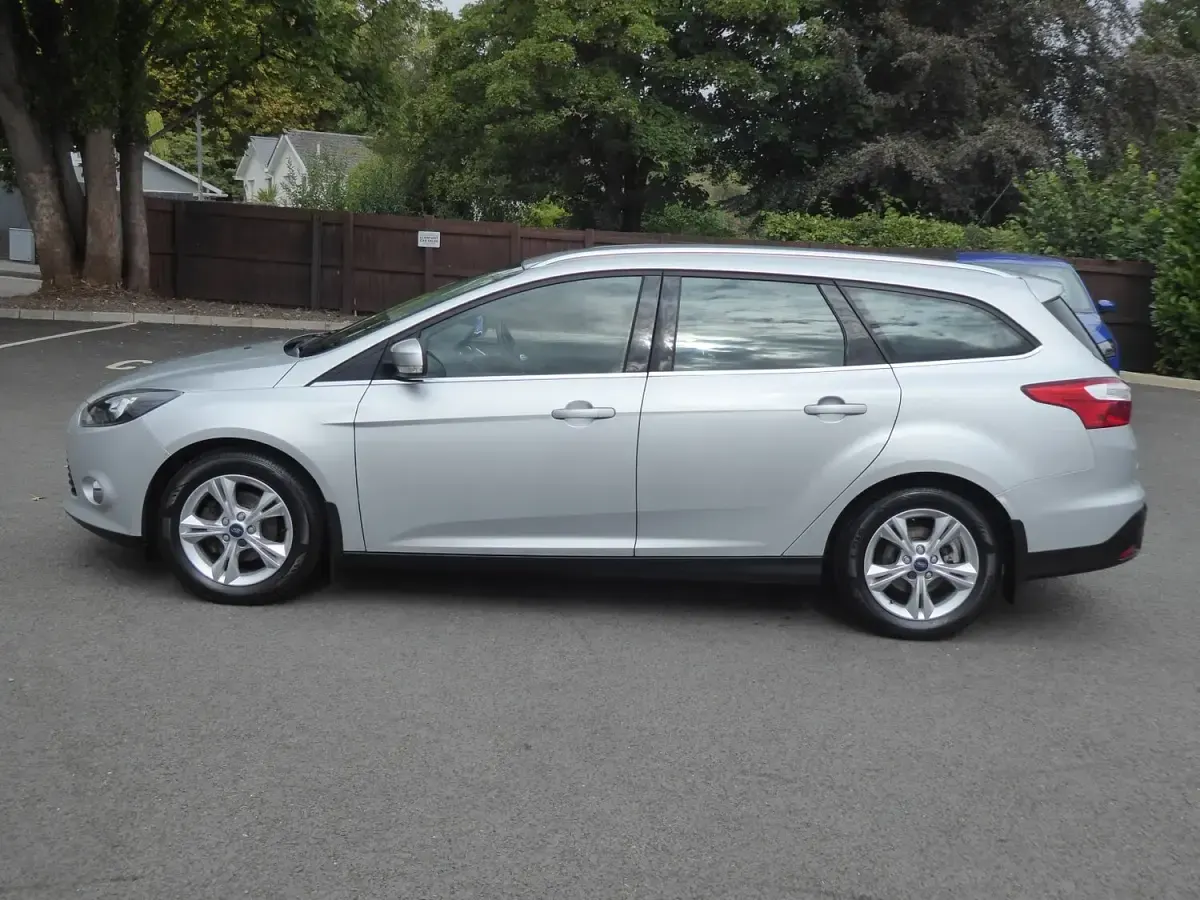 Used Ford Focus Zetec 123 HP (90 kW) 2012 Silver Estate
