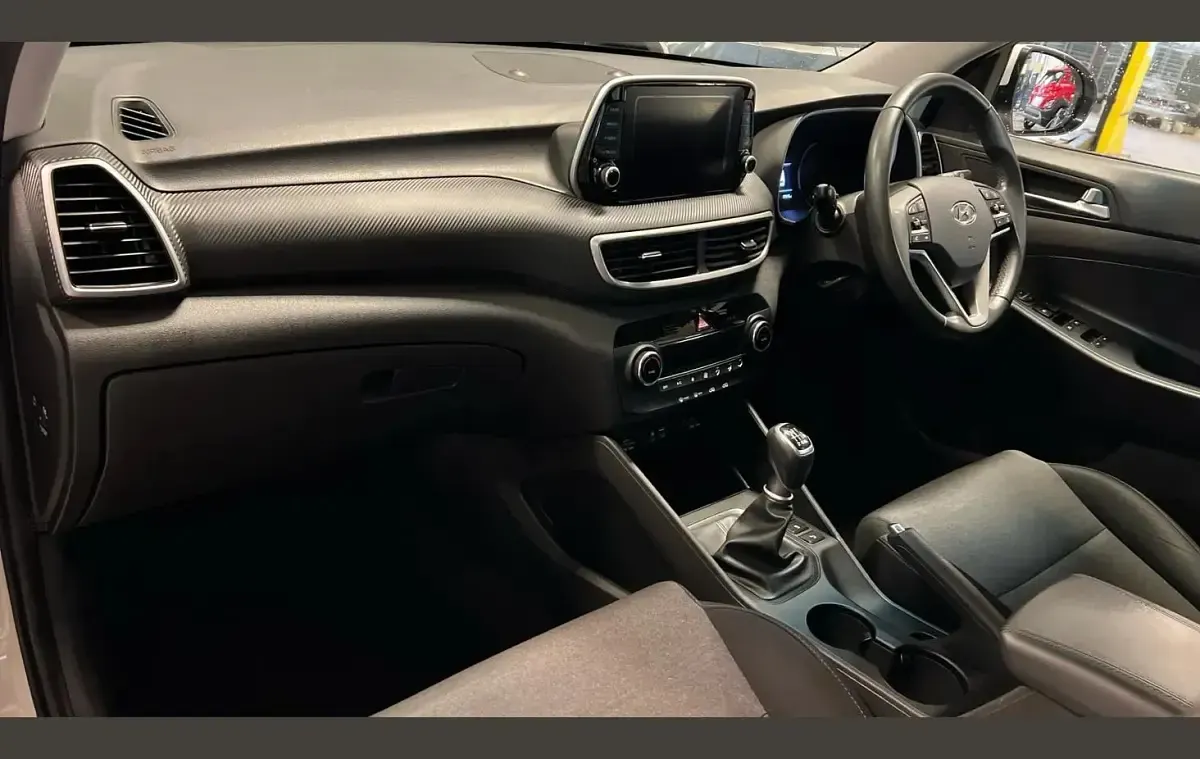 Used Hyundai Tucson SE 129 HP (94 kW) 2019 White SUV