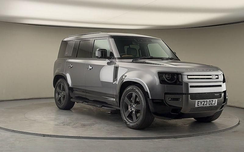 Used Land Rover Defender HSE Dynamic 300 HP (220 kW) 2023 Eiger grey SUV