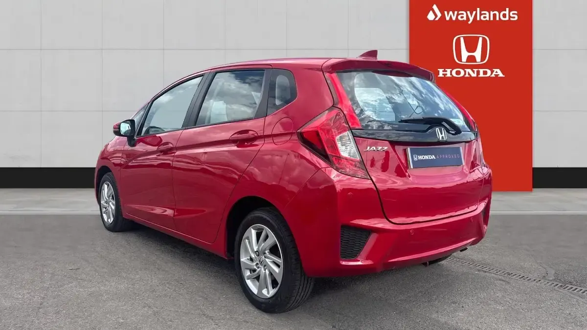 Used Honda Jazz SE 102 HP (75 kW) 2016 Red Hatchback