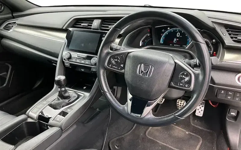 Used Honda Civic Prestige 182 HP (133 kW) 2018 White Hatchback