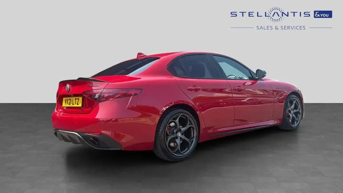 Used Alfa Romeo Giulia Ti 276 HP (202 kW) 2021 Red Sedan