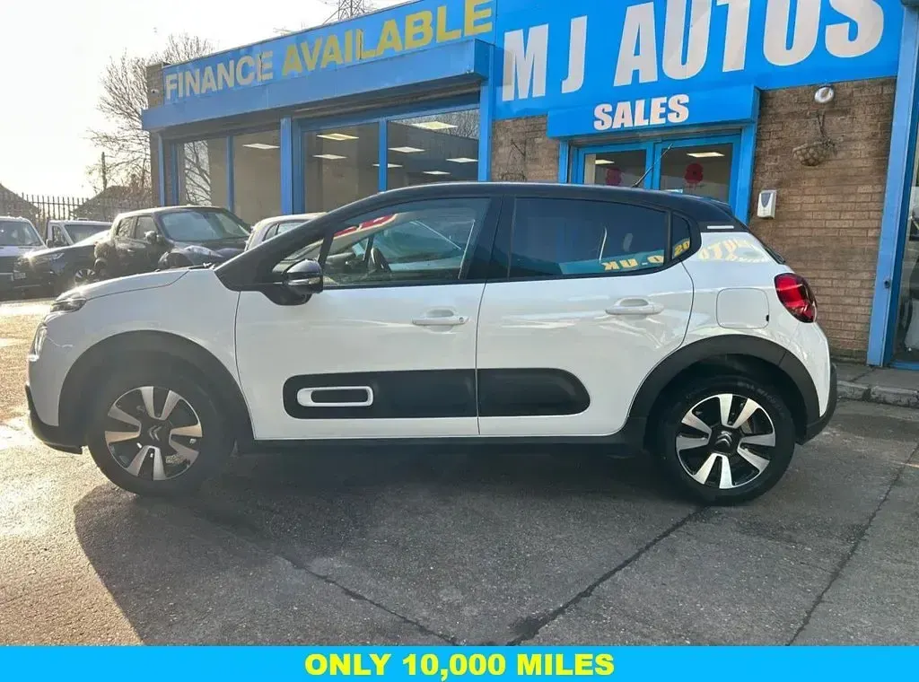 Used Citroën C3 PureTech 83 HP (61 kW) 2023 White Hatchback
