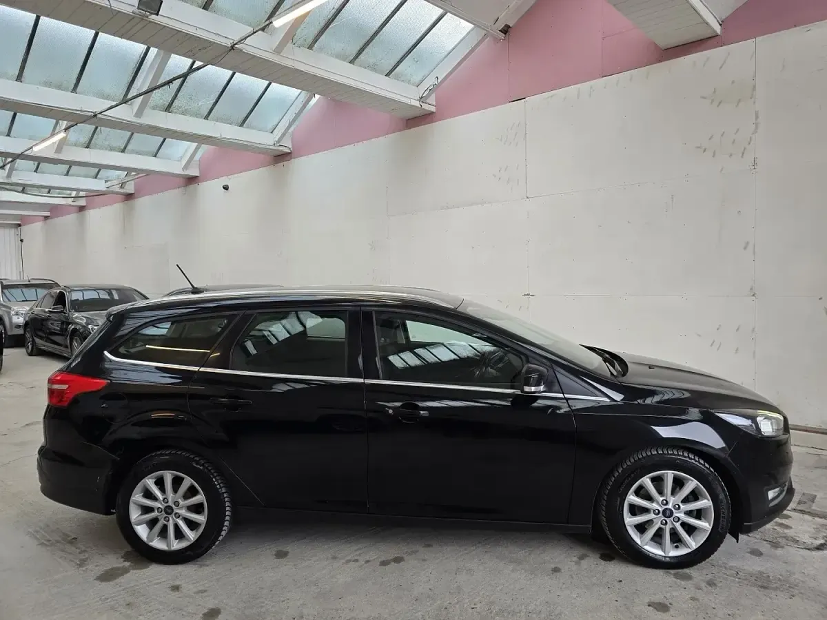 Used Ford Focus Titanium 120 HP (88 kW) 2017 Black Estate