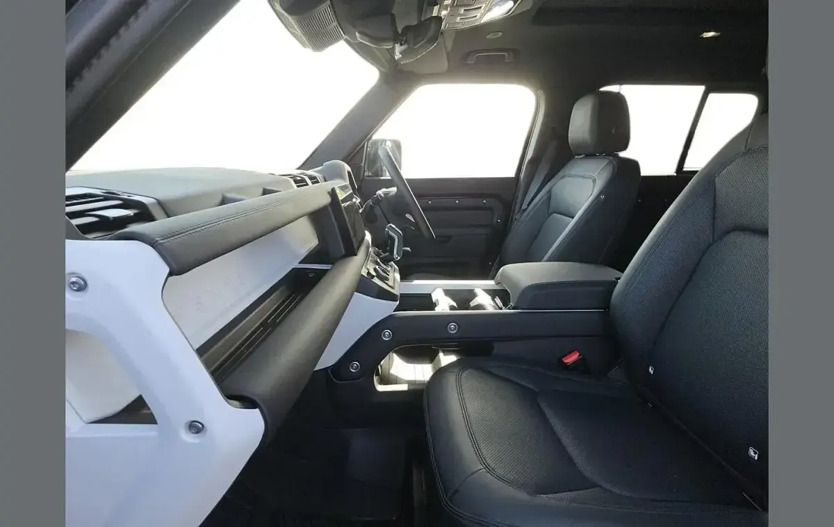 Used Land Rover Defender SE Dynamic 245 HP (180 kW) 2025 Black SUV