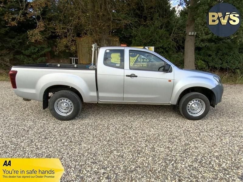 Used Isuzu Pick up 164 HP (120 kW) 2018 Silver Pickup