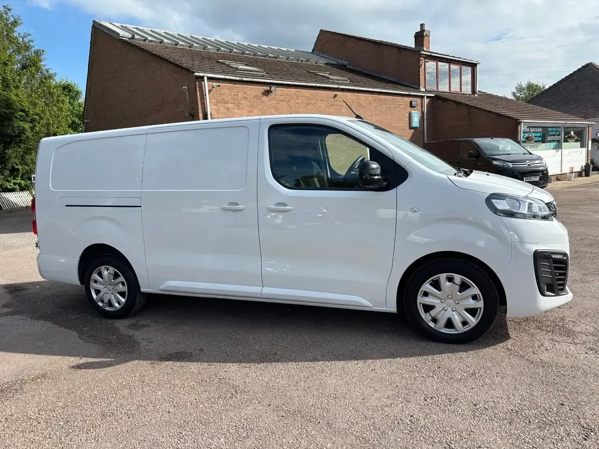 Used Vauxhall Vivaro 100 HP (73 kW) 2023 White MPV