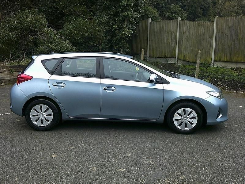 Used Toyota Auris Active 2013 Blue Hatchback