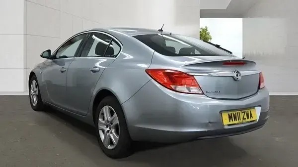 Used Vauxhall Insignia 140 HP (102 kW) 2011 Silver Hatchback