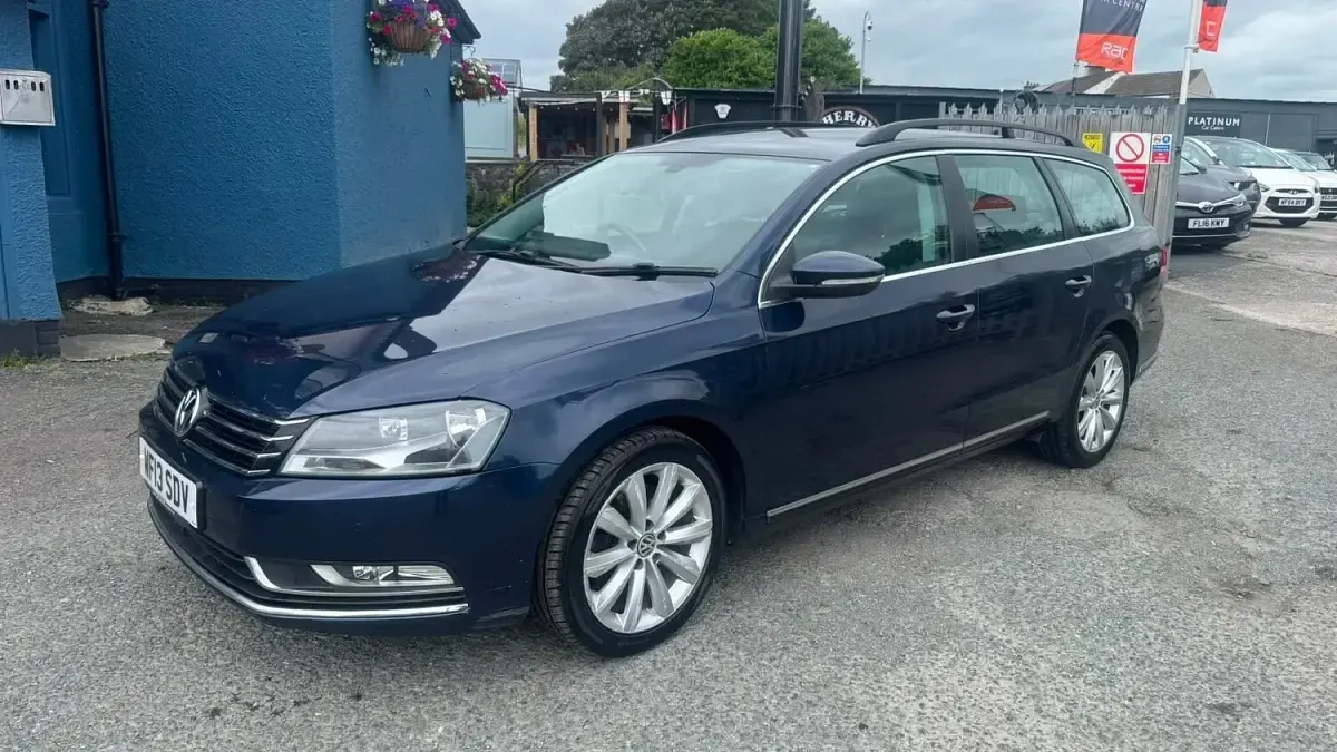 Used VW Passat Highline 140 HP (102 kW) 2013 Blue Estate