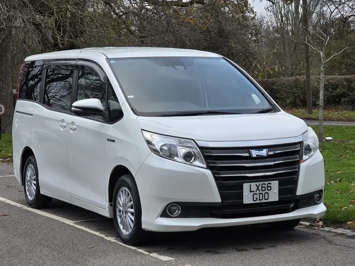 Used Toyota Noah 2016 White MPV