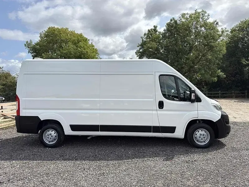 Used Citroën Relay 140 HP (102 kW) 2020 White Van