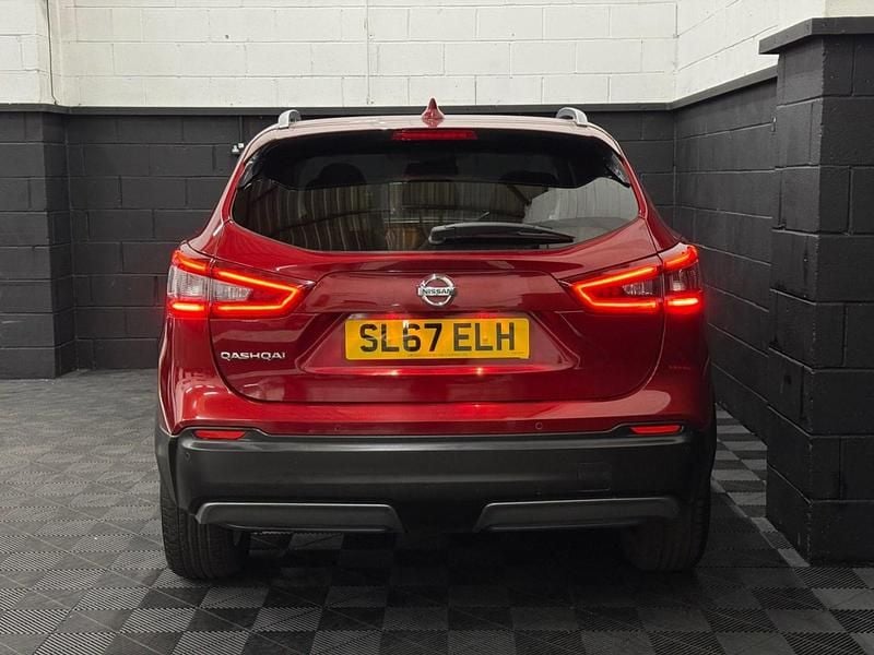 Used Nissan Qashqai N-Connecta 110 HP (80 kW) 2017 Red SUV