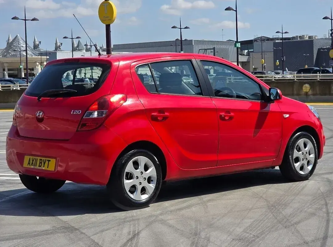 Used Hyundai i20 Comfort 2011 Red Hatchback
