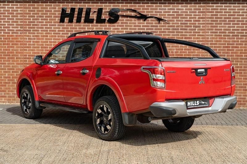 Used Mitsubishi L200 2018 Red Pickup