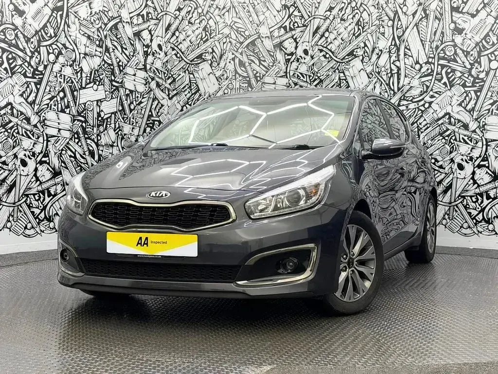 Używany Kia Ceed 134 KM (98 kW) 2016 Srebrny Hatchback