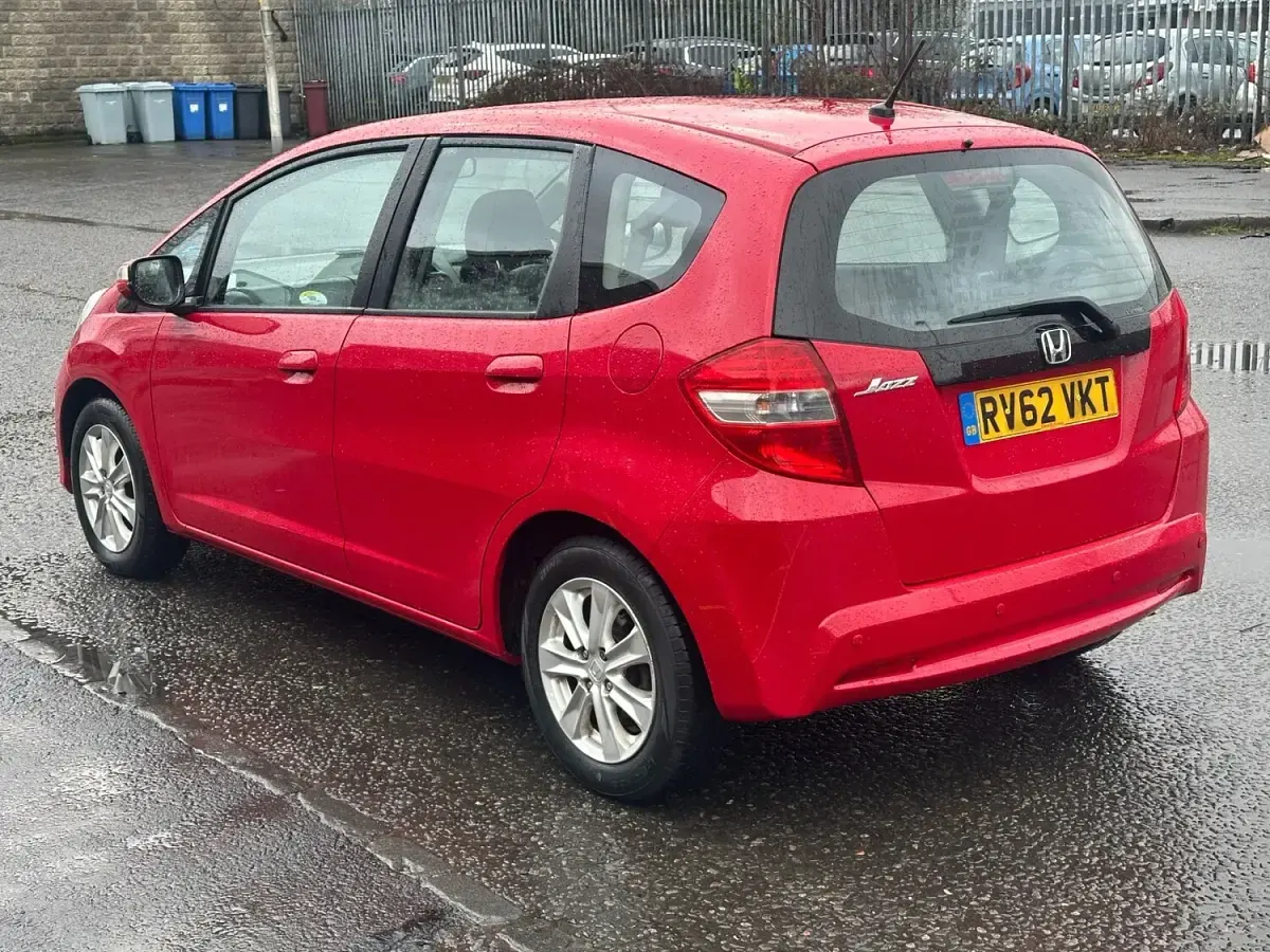 Used Honda Jazz ES 99 HP (72 kW) 2012 Red Hatchback