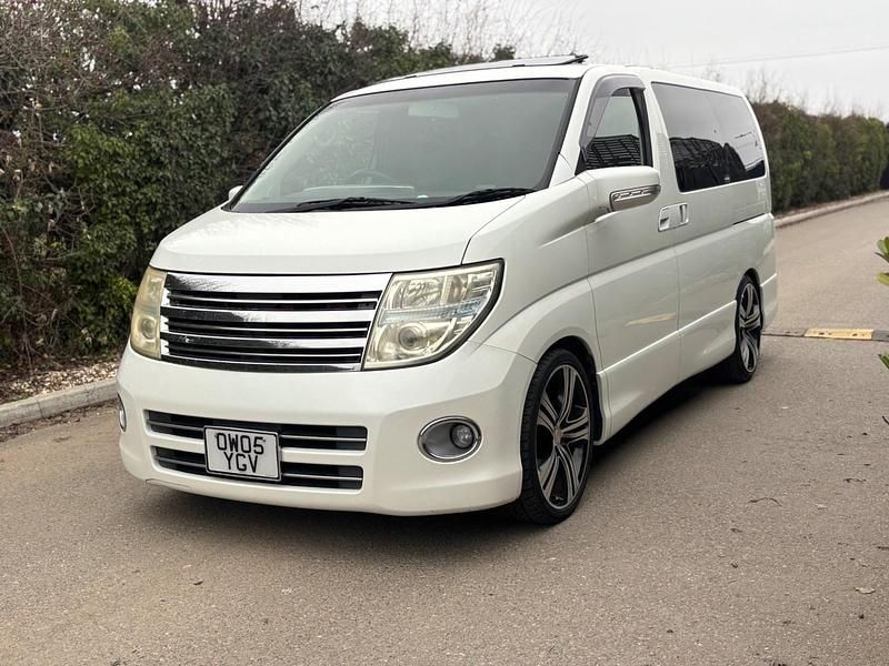 Used Nissan Elgrand 2005 White MPV