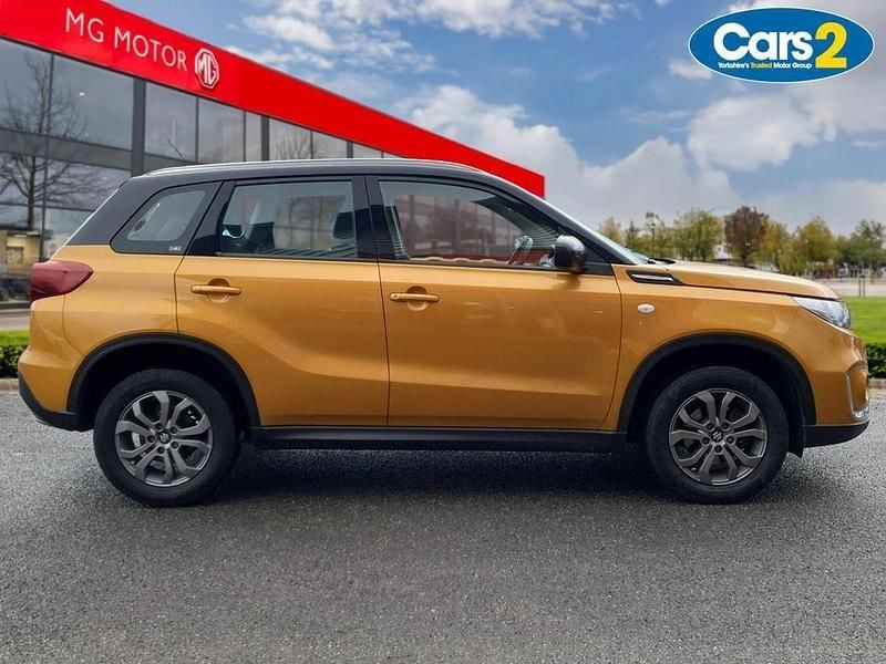 Begagnad Suzuki Vitara SZ4 129 HK (94 kW) 2022 Gul Halvkombi