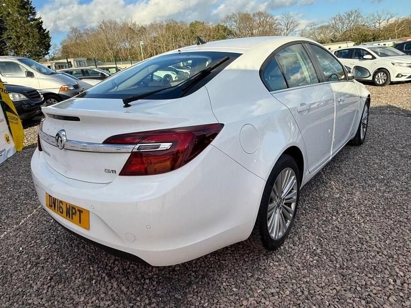 Used Vauxhall Insignia Design Edition 170 HP (125 kW) 2016 White Hatchback