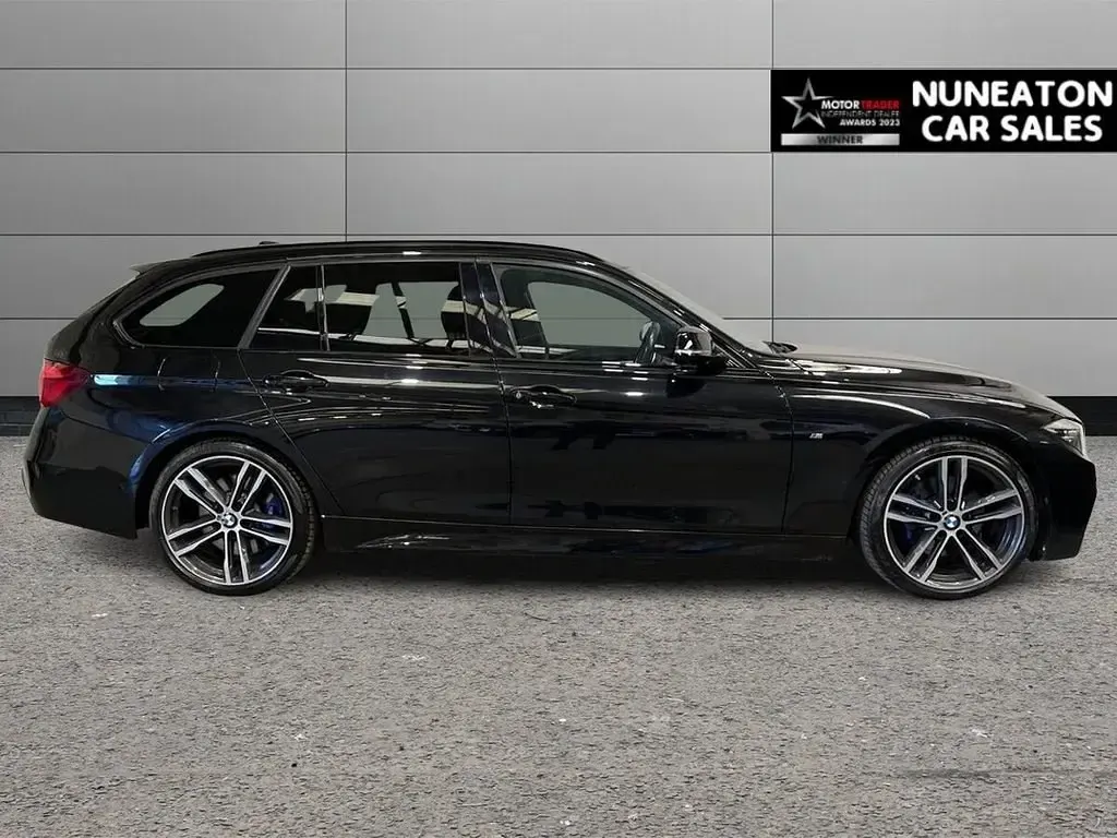 Usado BMW 320 M Sport 2019 Negro Familiar