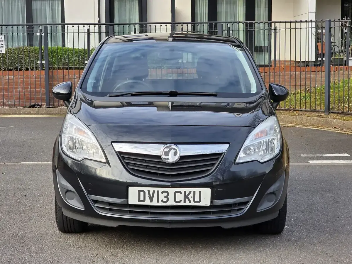 Used Vauxhall Meriva 100 HP (73 kW) 2013 Black MPV
