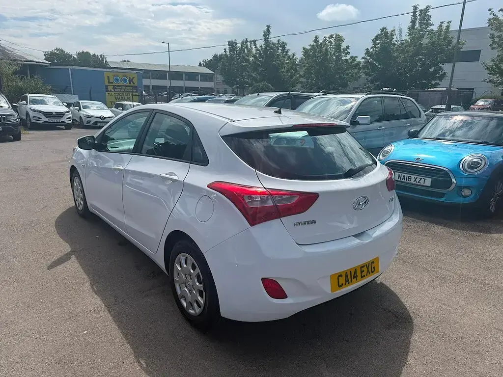 Used Hyundai i30 Classic 2014 White Hatchback