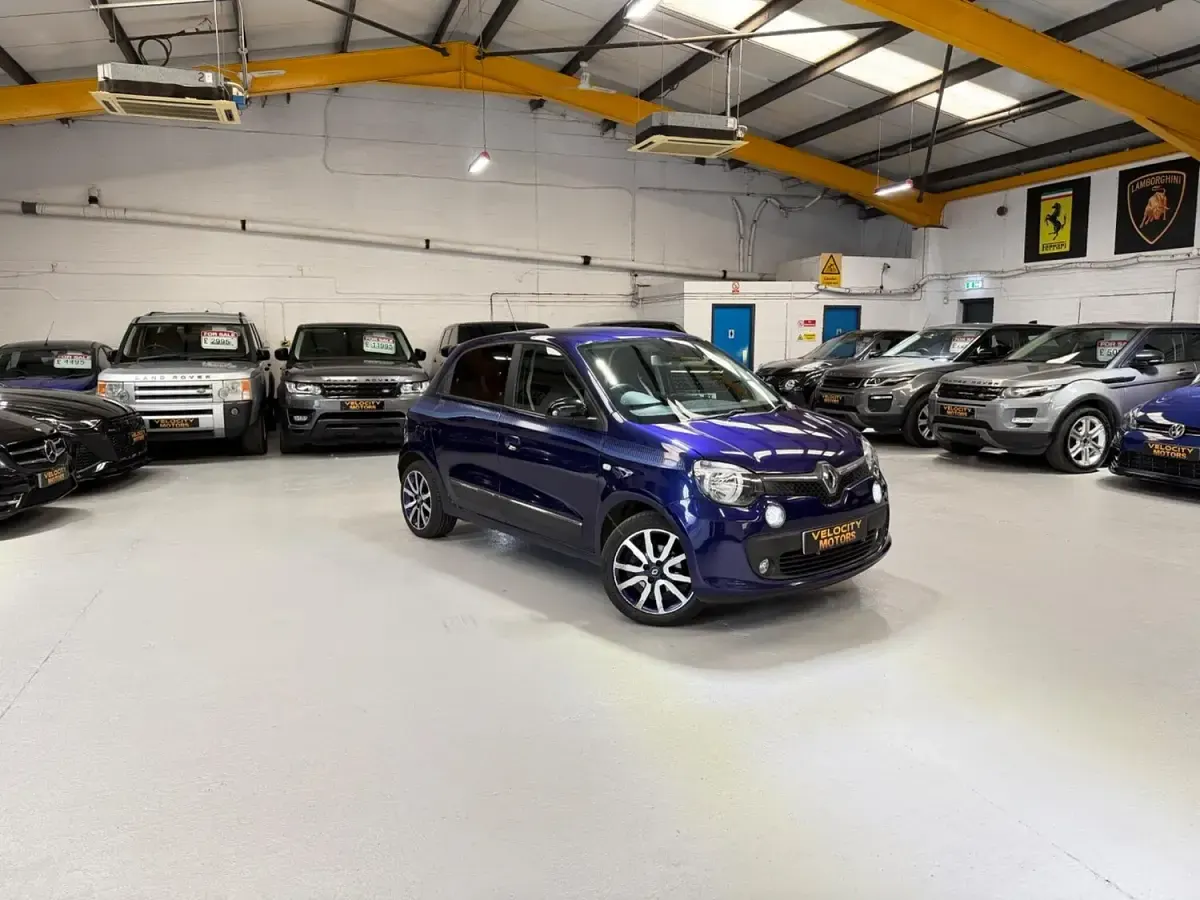 Used Renault Twingo Iconic 70 HP (51 kW) 2016 Purple Hatchback