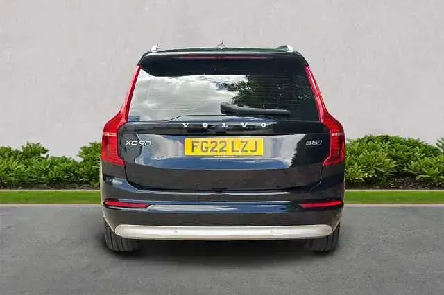 Used Volvo XC90 Momentum 235 HP (172 kW) 2022 SUV