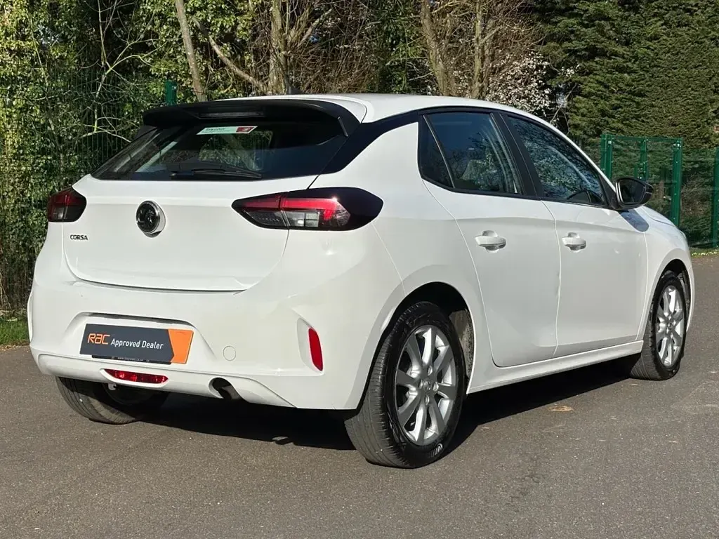 Used Vauxhall Corsa Design Edition 75 HP (55 kW) 2023 White Hatchback