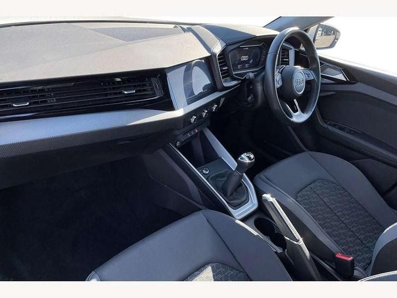 Used Audi A1 Sport 95 HP (69 kW) 2024 White SUV