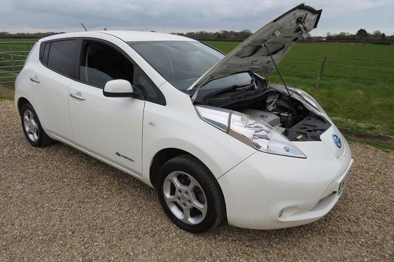 Usado Nissan Leaf Acenta 80 kW (109 HP) 2015 Branco Citadino