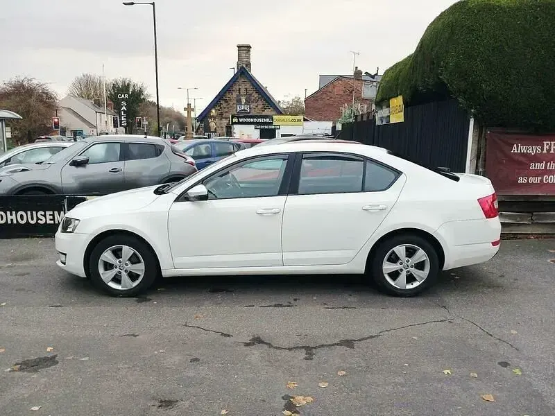 Usado Skoda Octavia GreenLine 110 CV (80 kW) 2014 Blanco Utilitario
