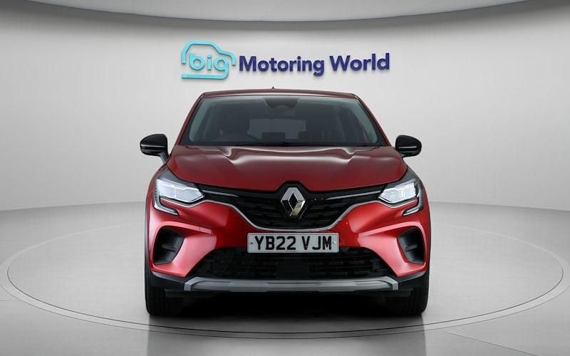 Used Renault Captur Iconic 143 HP (105 kW) 2022 Red SUV