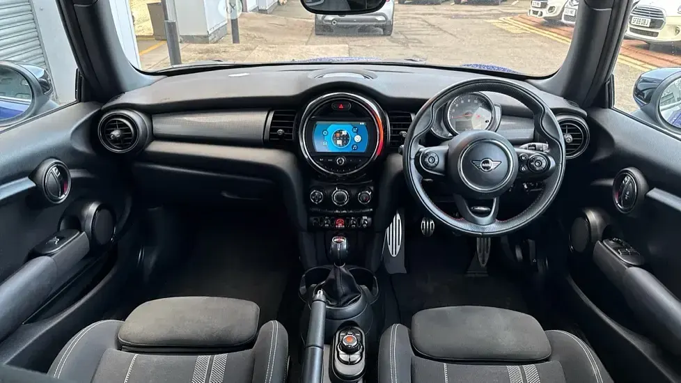 Usado Mini Cooper Hatch 134 HP (98 kW) 2020 Azul Citadino