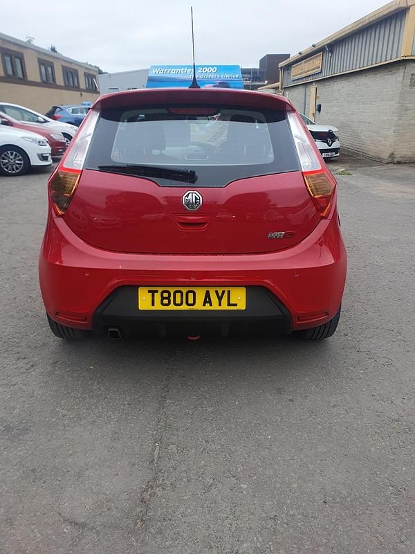 Used MG MG3 106 HP (77 kW) 2015 Red Hatchback
