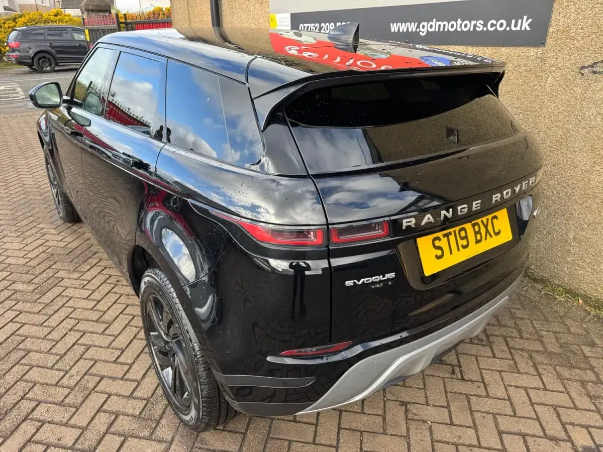 Used Land Rover Range Rover evoque S 180 HP (132 kW) 2019 Black SUV