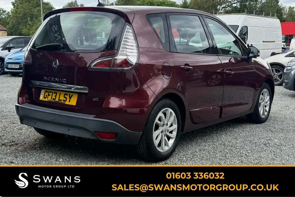 Used Renault Scénic III Dynamique 110 HP (80 kW) 2013 Red MPV