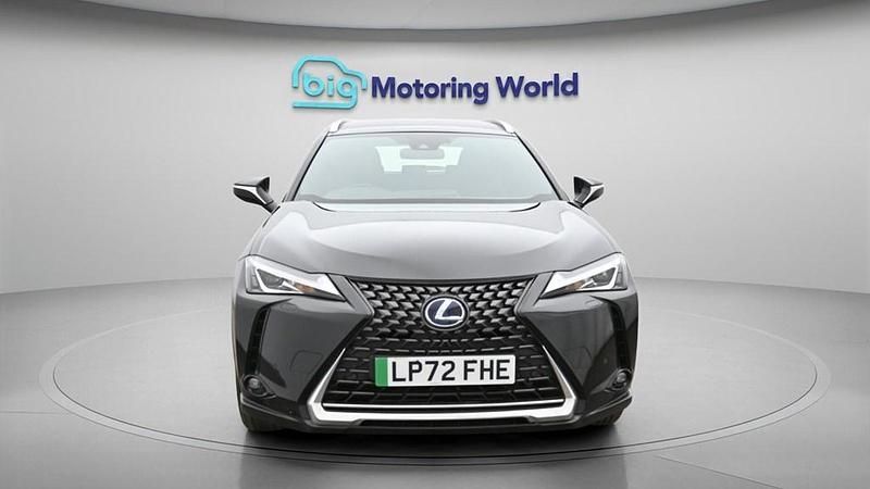 Usado Lexus UX 300e 150 kW (204 HP) 2023 Preto SUV