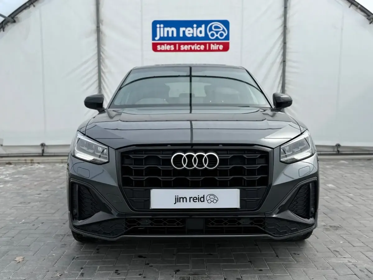 Usado Audi Q2 Black Edition 2021 Cinzento SUV