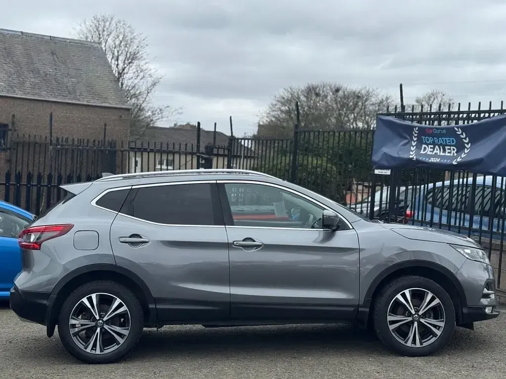 Used Nissan Qashqai N-Connecta 115 HP (84 kW) 2017 Grey SUV