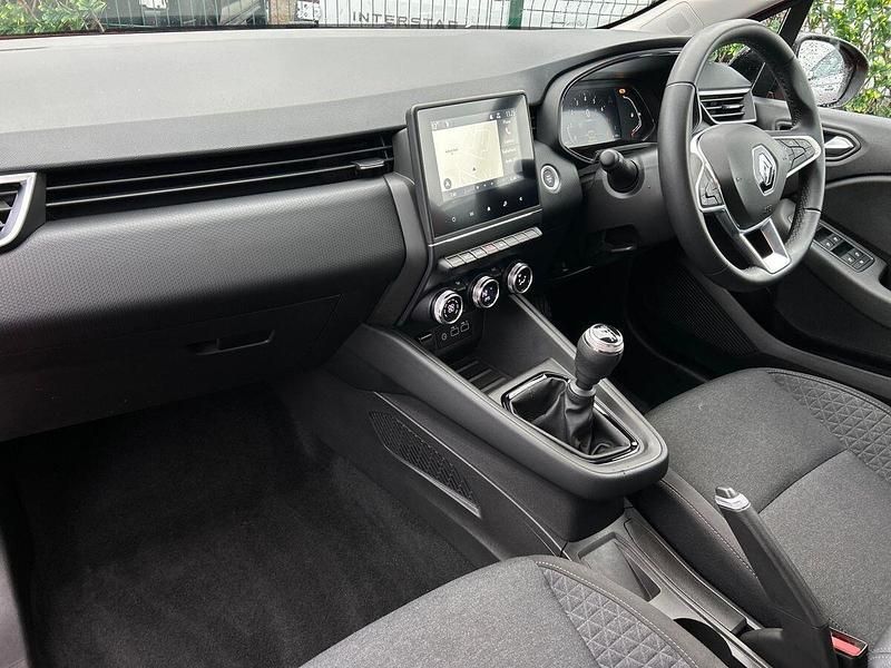 Used Renault Clio V Evolution 90 HP (66 kW) 2023 Red Hatchback