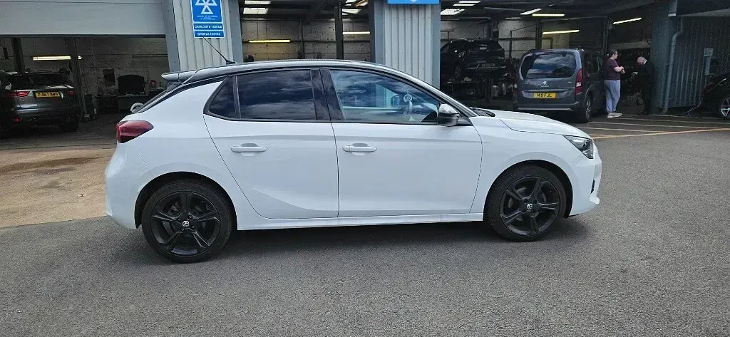 Used Vauxhall Corsa S 100 HP (73 kW) 2023 White Hatchback
