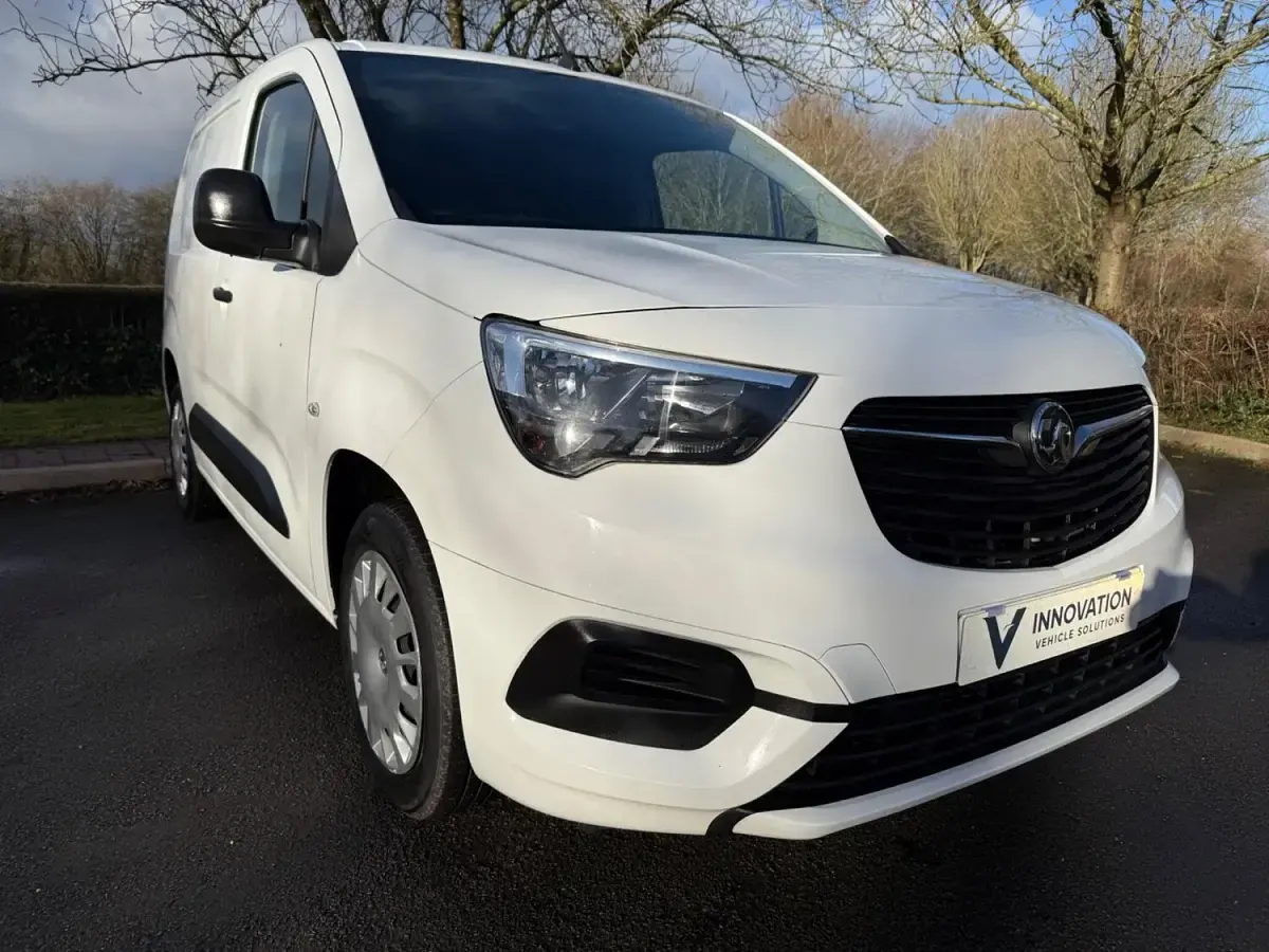 Used Vauxhall Combo Sportive 100 HP (73 kW) 2020 White MPV